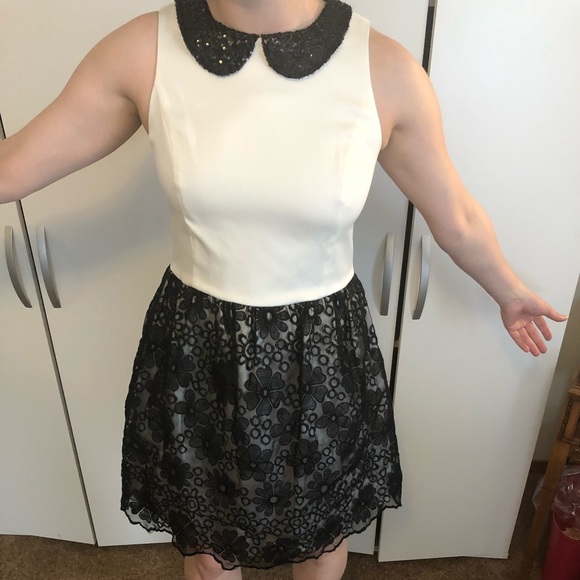 Peter Pan collar Dress! - Picture 1 of 4